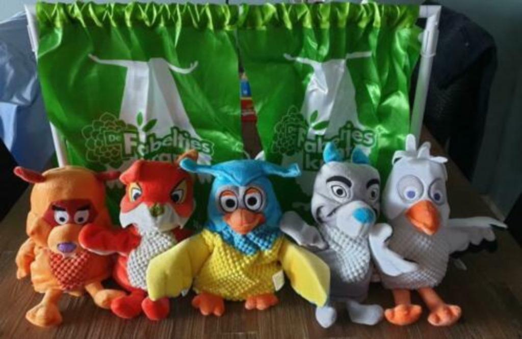fabeltjeskrant handpoppen + poppenkast, Collections, Poupées, Comme neuf, Enlèvement ou Envoi