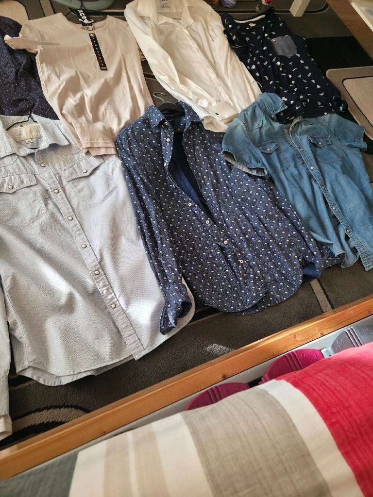 un bel ensemble de chemises, de pulls et de t-shirts., Enlèvement ou Envoi