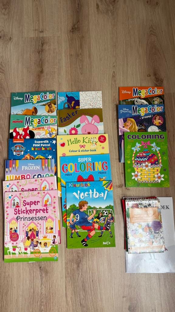 Pakket kleurboeken - stickerboeken ., Ophalen of Verzenden, Zo goed als nieuw