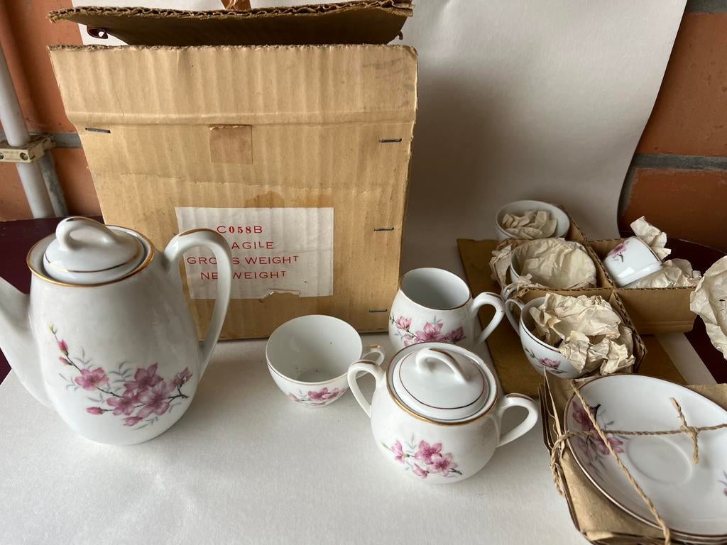 Klein thee servies nog in verpakking, Ophalen of Verzenden
