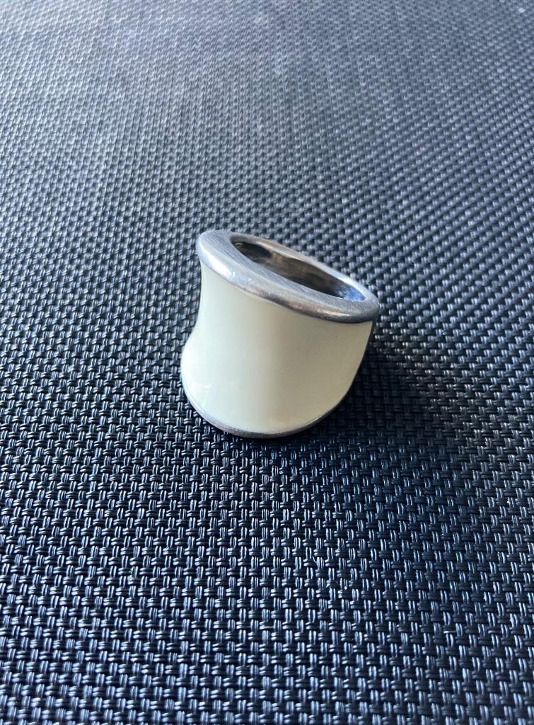 Zilver/witte minimalistische ring, Bijoux, Sacs & Beauté, Bagues, Plus petit que 17, Comme neuf, Femme, Blanc