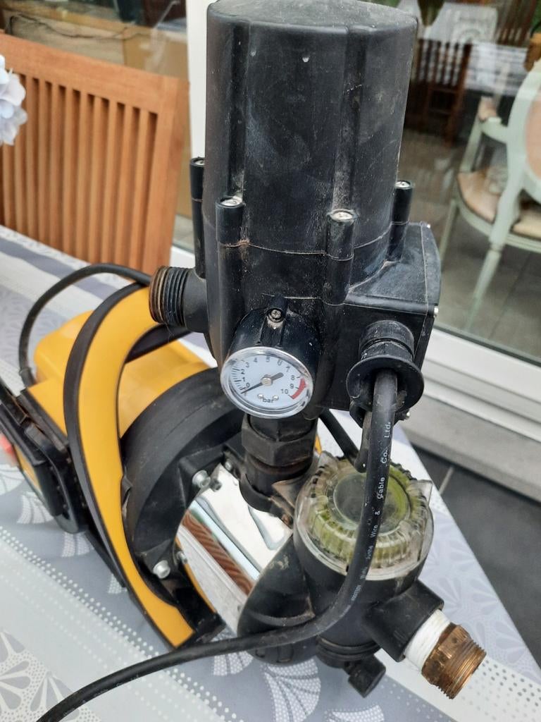 Regenwaterpomp in perfecte staat, Ophalen