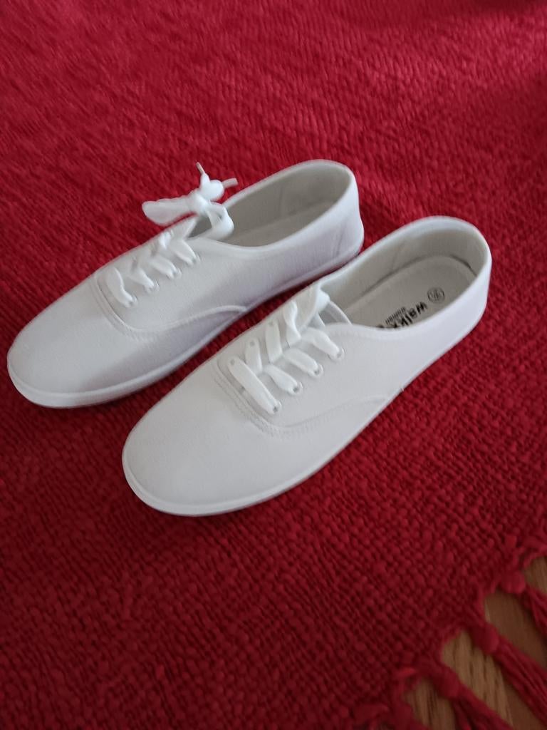 Witte pantoffels M39(nieuw), Ophalen, Zo goed als nieuw, Wit