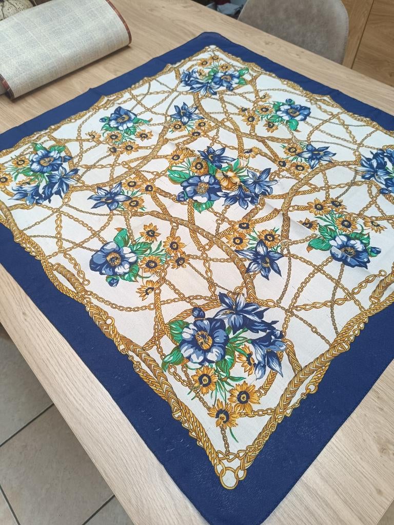 Foulard en mousseline de soie, Enlèvement, Comme neuf