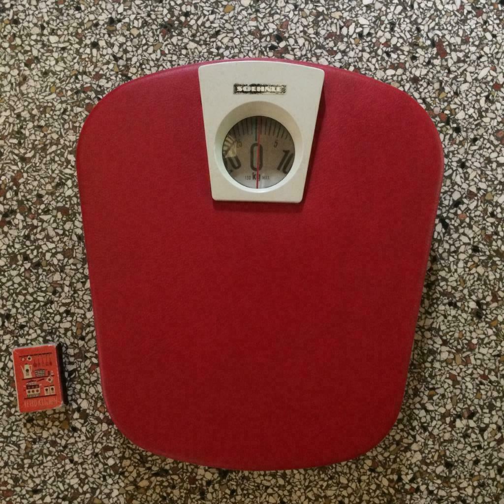 Pèse-personne en skai rouge des années 1970 Soehnle, 100 kg ou plus, Analogique, Enlèvement ou Envoi, Pèse-personne