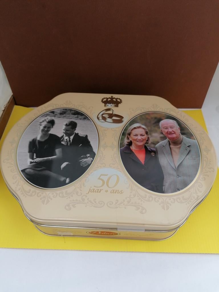 Blikken doos Delacre koningshuis. Albert en Paola 50 jaar, Ophalen of Verzenden, Zo goed als nieuw