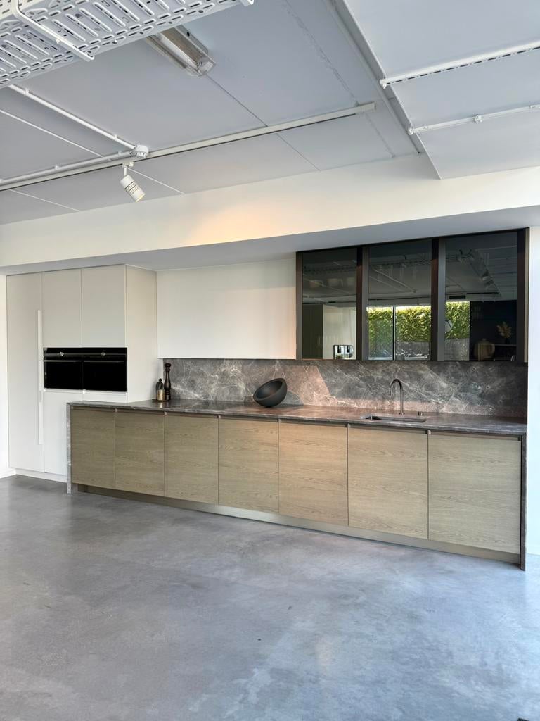 Toonzaalkeuken, Ophalen, Enkelwandige keuken, Greeploos, Graniet of Steen