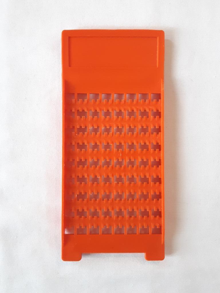 Râpe à légumes ou fromage vintage 1970 plastique orange, Maison & Meubles, Enlèvement ou Envoi, Utilisé