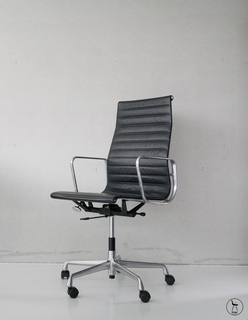 Vitra eames ea 119 chroom zwart leder, Enlèvement, Comme neuf, Noir, Chaise de bureau