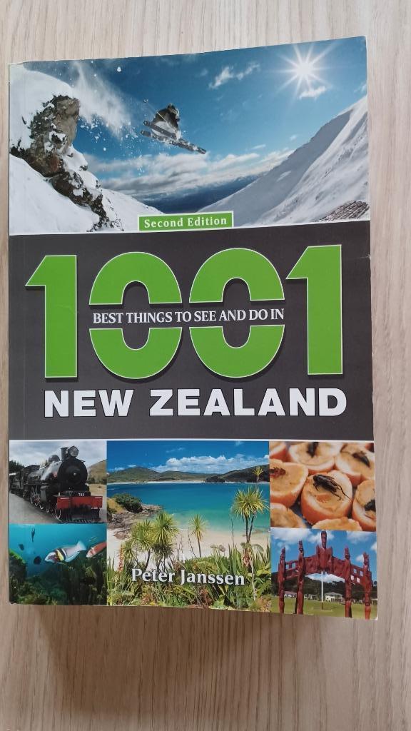 Boek en Topographical Maps Nieuw-Zeeland, Boeken, Reisgidsen, Overige merken, Overige, Zo goed als nieuw, Reisgids of -boek