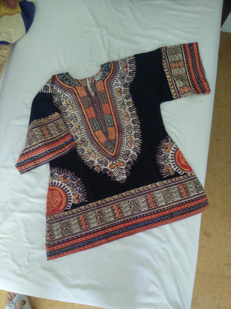 Mooie kleurrijke shirt, Ophalen
