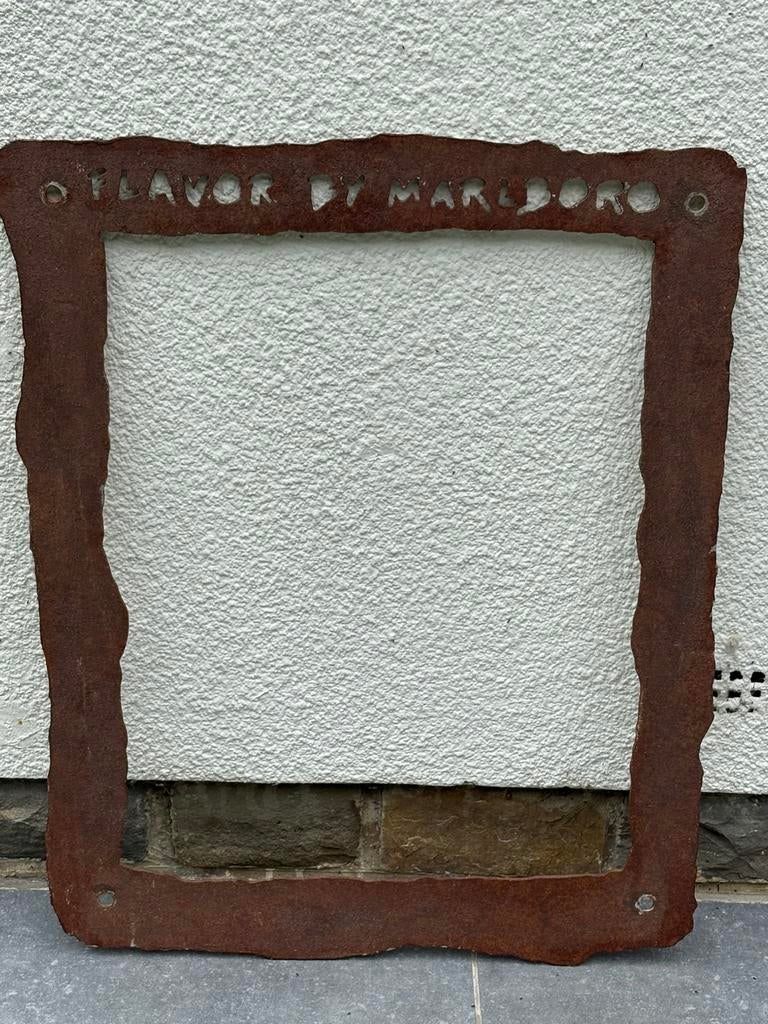 Marlboro - groot ijzer frame, Verzamelen, Ophalen of Verzenden, Zo goed als nieuw, Reclamebord