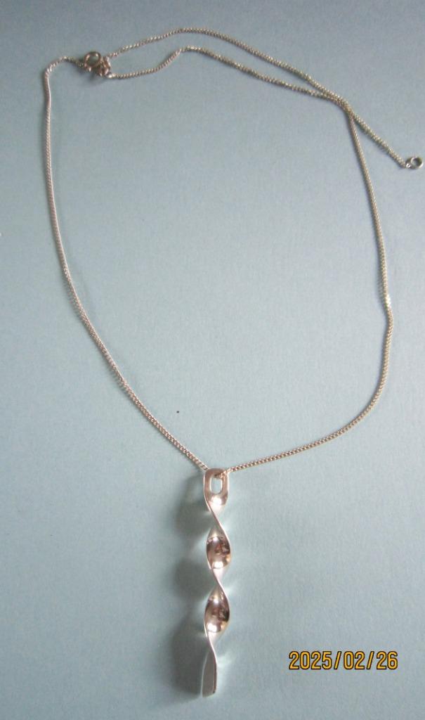 Pendentif  + chaîne en argent, Bijoux, Sacs & Beauté, Pendentifs, Utilisé, Argent, Argent, Autres représentations, Envoi