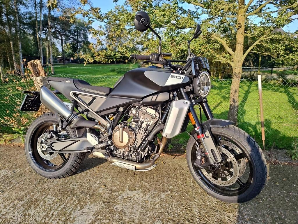 Husqvarna Svartpilen 801 nieuw aan superpromo, Motoren, 2 cilinders, 801 cc, Bedrijf, Meer dan 35 kW