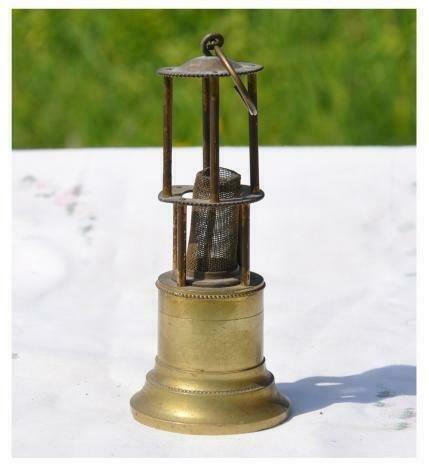 petite lampe decorative de charbonnage en bronze