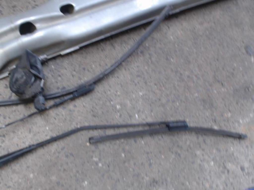 Bras d'essuie glace avant Volvo V40 2 BK 2016 LP/14886, Ophalen, Gebruikt, Volvo