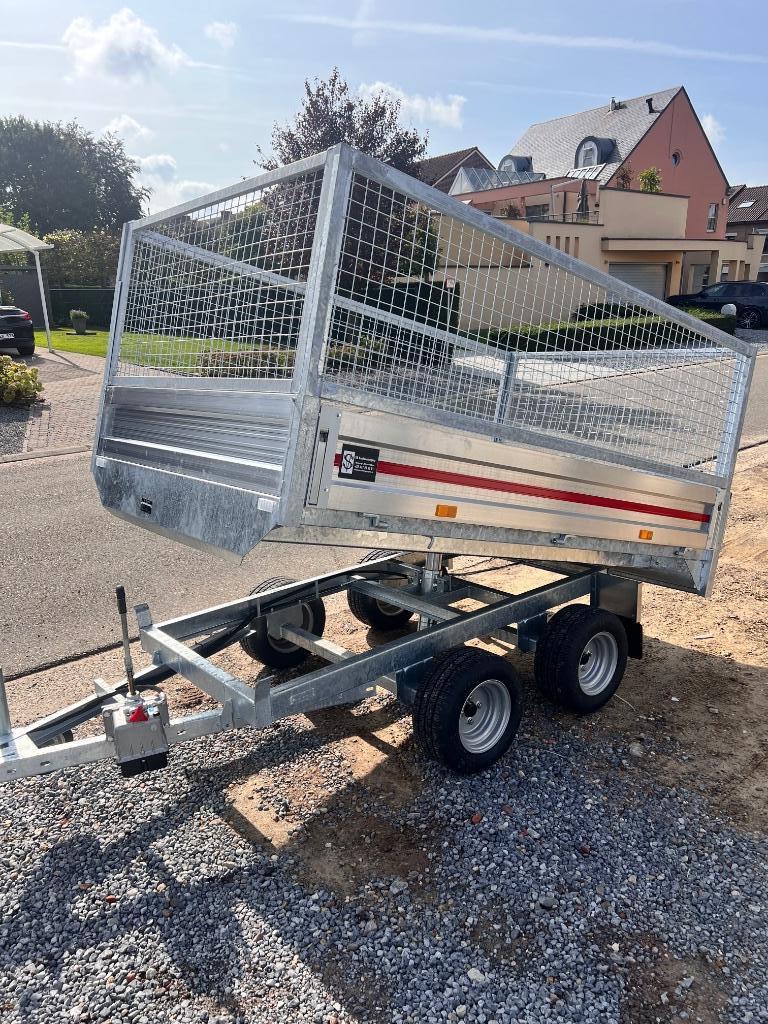VS-aanhangwagens, Hoveweg 4 te Bilzen, Ophalen, Nieuw
