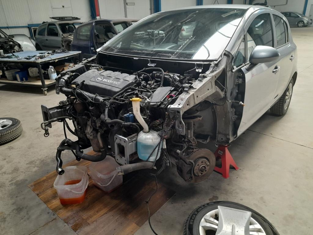 Nombreuses pièces OPEL CORSA D 1300 diesel // 5060 AUVELAIS, Autos : Pièces & Accessoires, Enlèvement ou Envoi, Arrière, Opel