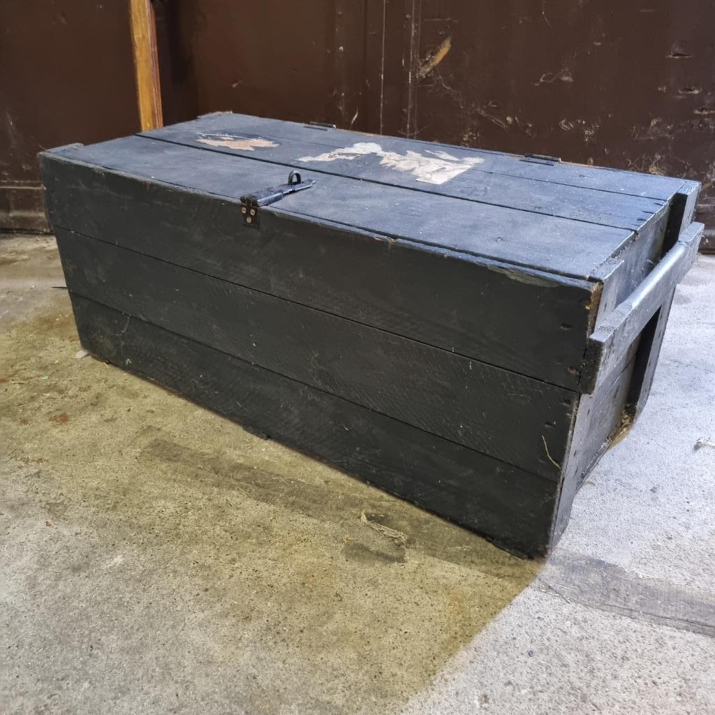 Oude houten kist, Enlèvement