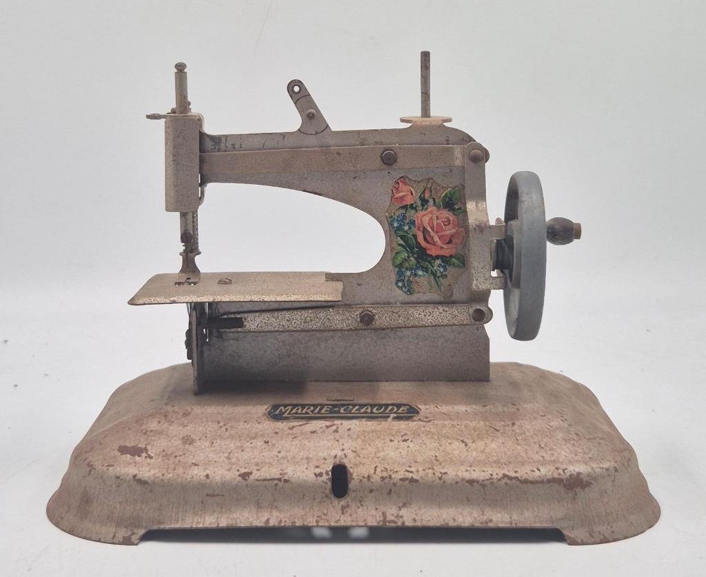 Machine à coudre jouet (Marie-Claude), Enlèvement