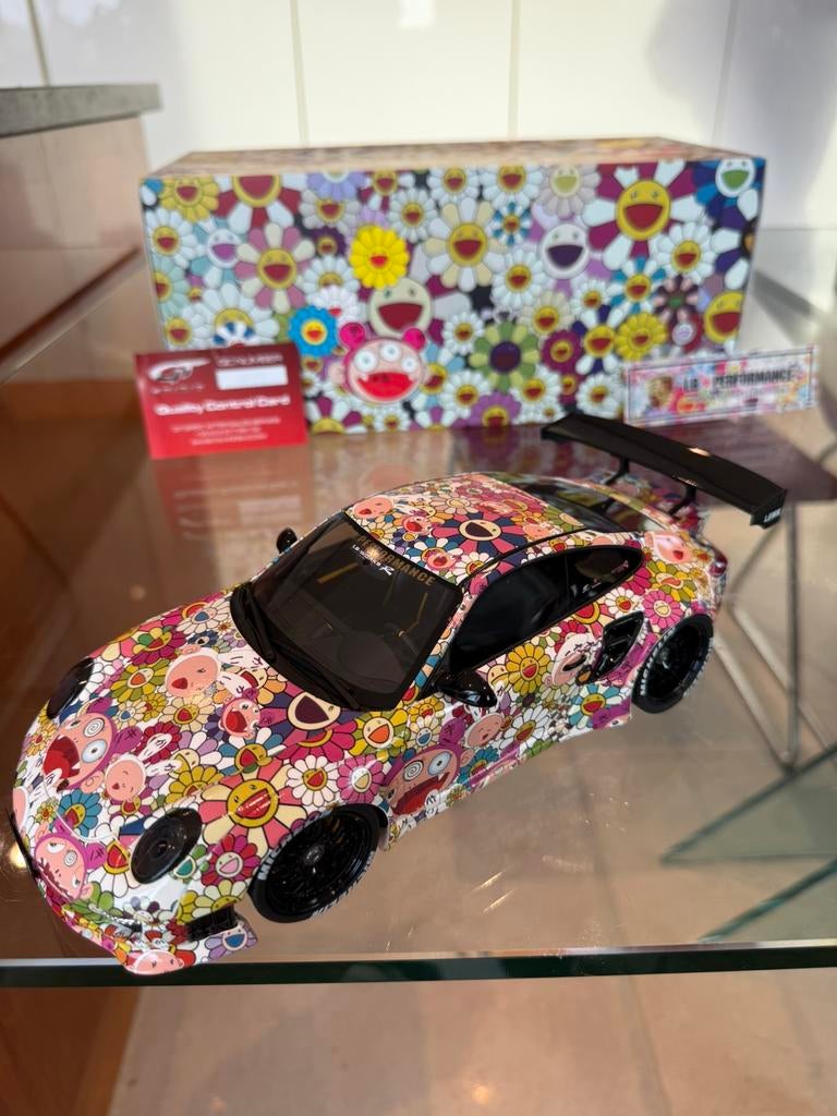 1/18 GT SPIRIT PORSCHE 911 LBWK JADEN KAIKAI KIKI FLOWERS, Enlèvement ou Envoi, Comme neuf, Voiture, Autres marques