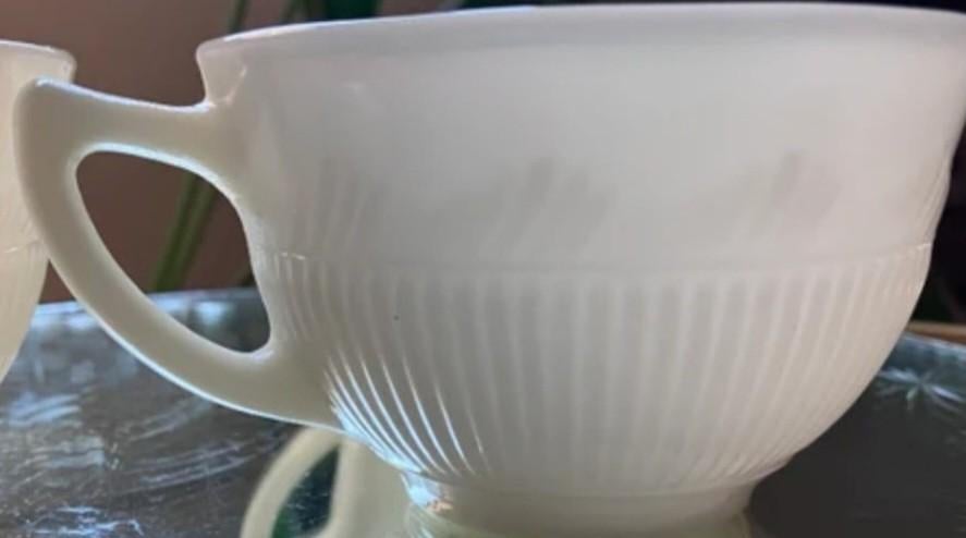 Vintage 1940 Mac Beth Evans ivory cremax milk glas, Ophalen