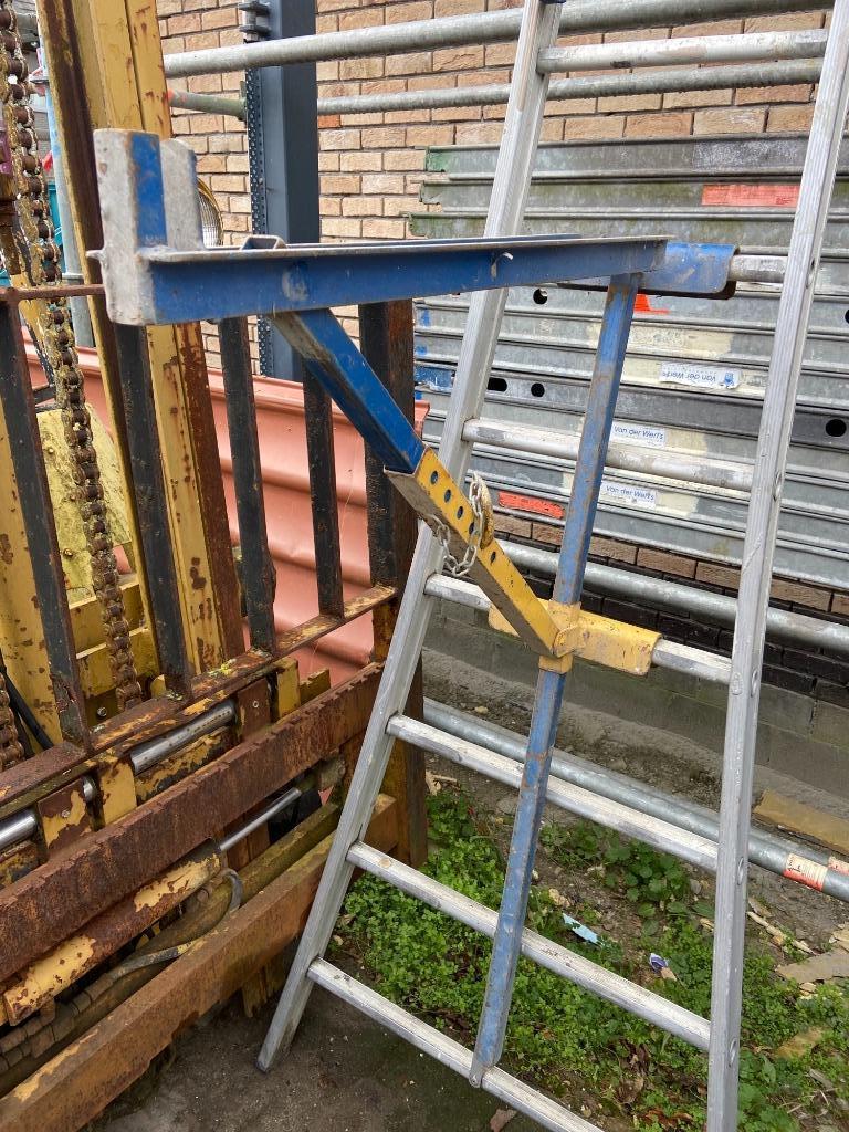 Professionele ladderhaken Escalo, Doe-het-zelf en Bouw, Ladders en Trappen, Ophalen, Gebruikt, Ladder, 4 meter of meer