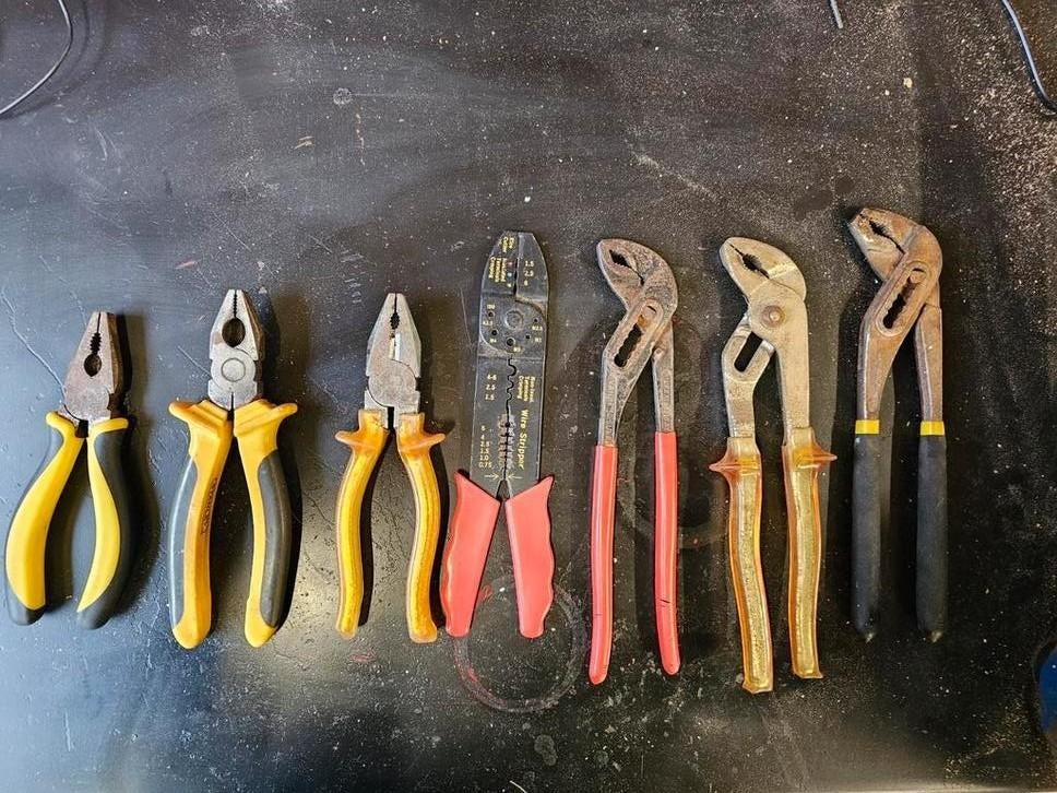Allerlei  kniptangen,striptang (nieuw), waterpomptangen., Doe-het-zelf en Bouw, Ophalen of Verzenden, Zo goed als nieuw