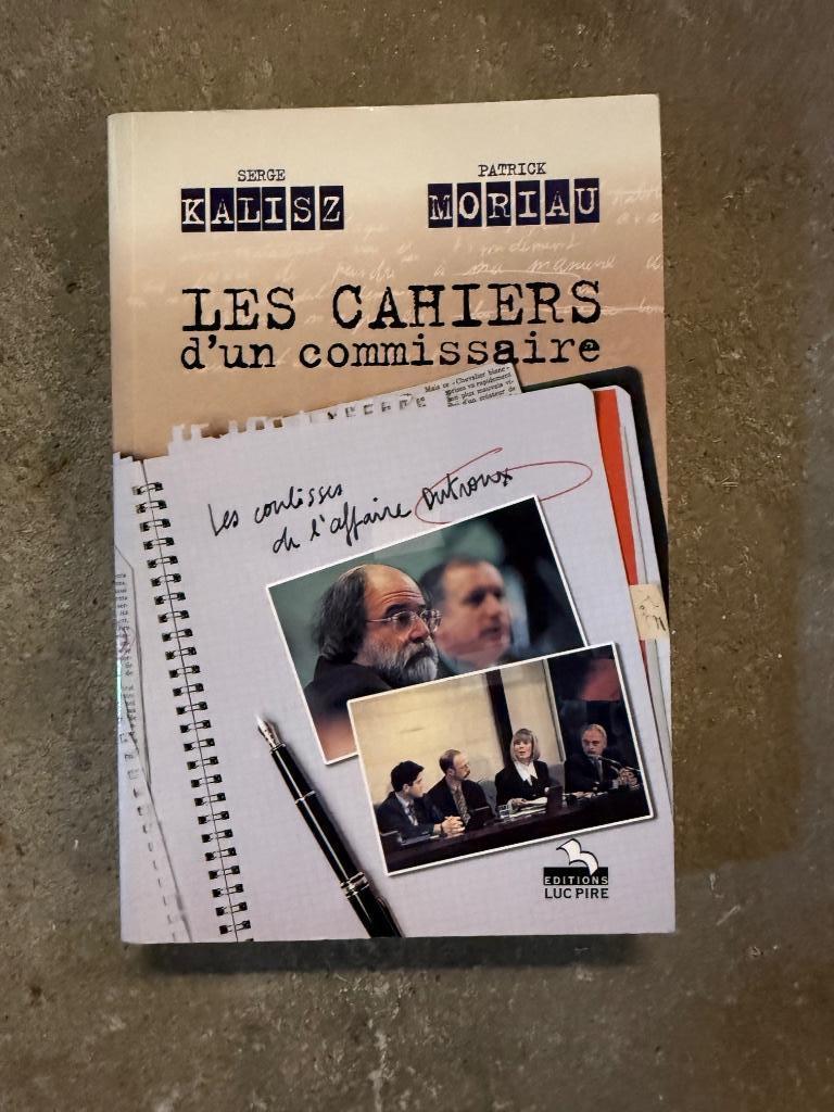 Livre Les cahiers d’un commissaire, Enlèvement ou Envoi, Neuf