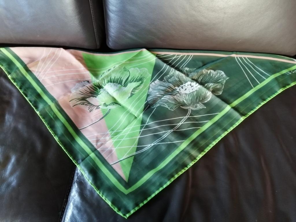 J.S. Germaine Foulard vintage en soie, Enlèvement ou Envoi, Comme neuf