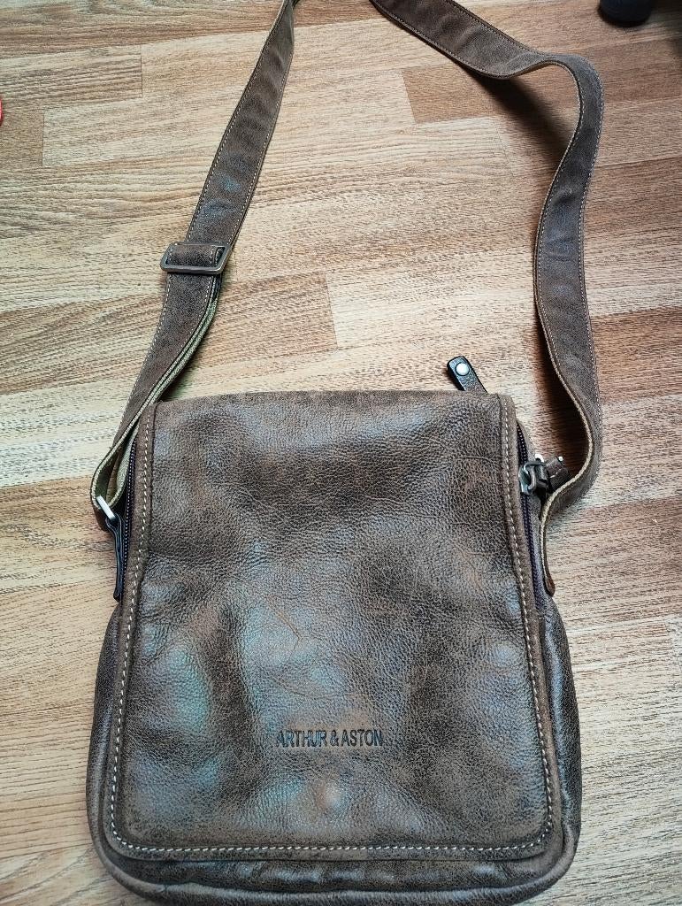 Cross body tas leer Arthur and Aston, Ophalen of Verzenden, Zo goed als nieuw, Schoudertas, Leer
