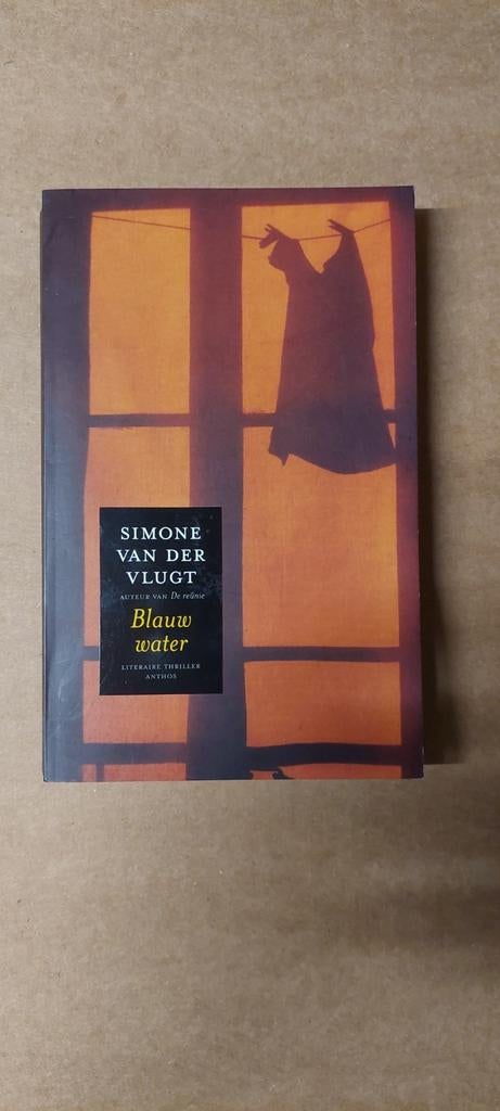 Simone van der Vlugt - Blauw water, Enlèvement ou Envoi, Comme neuf, Simone van der Vlugt