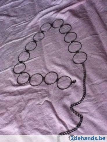 ceintuur met ijzeren ringen, Porté