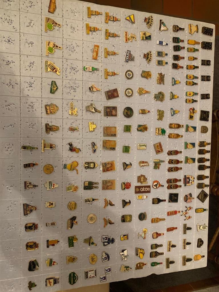 Retro pins van sterke drank en wijn 2€ het stuk, Verzamelen, Ophalen of Verzenden, Zo goed als nieuw