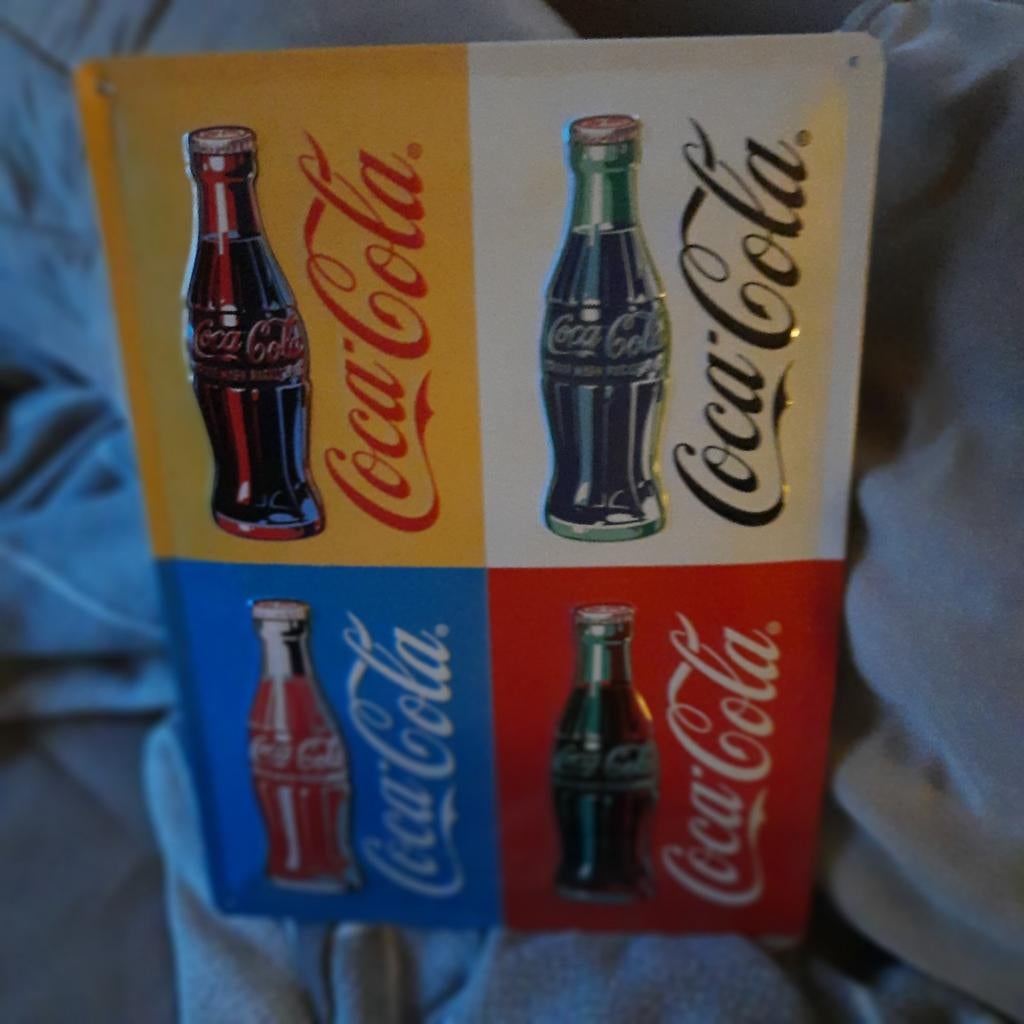 Coca-Cola bord in metaal . In reliëf ., Ophalen of Verzenden, Zo goed als nieuw
