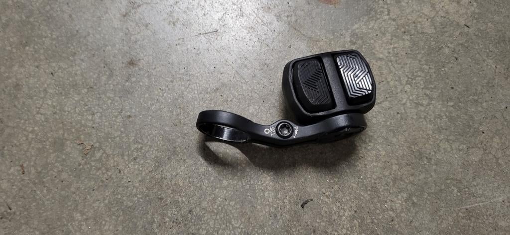 SRAM AXS controller, Enlèvement