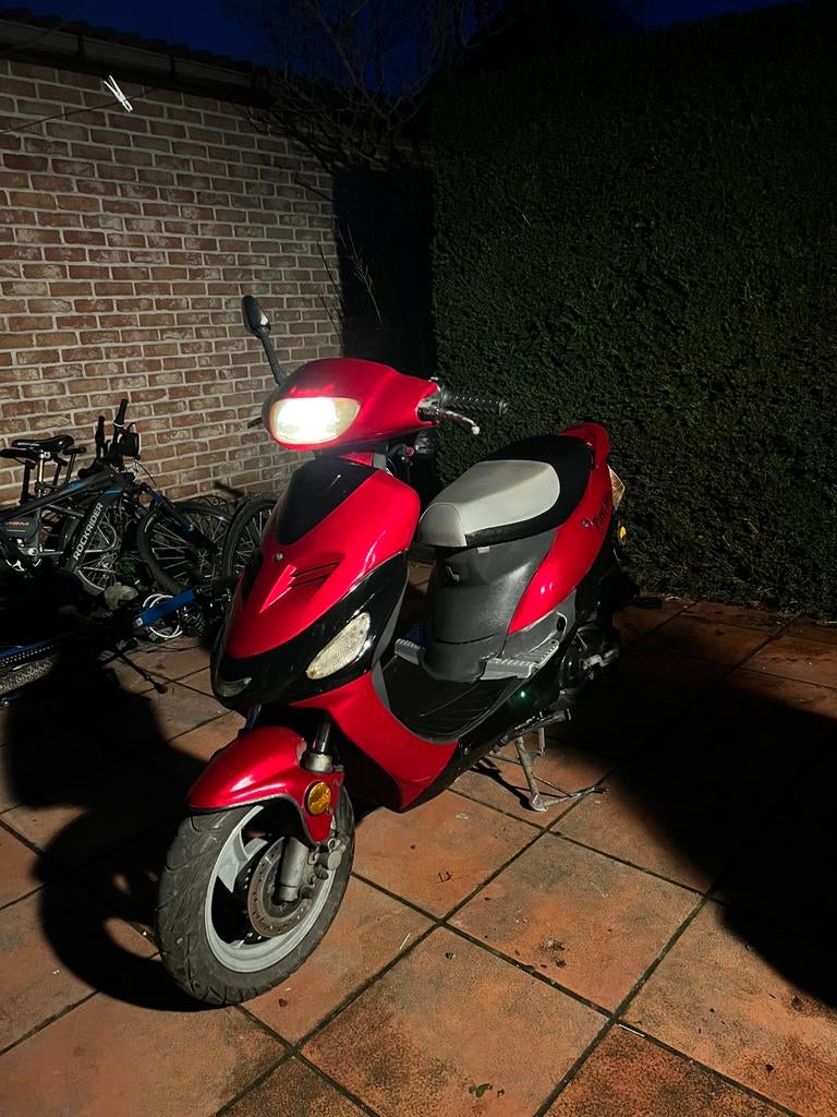 A klasse scooter, Fietsen en Brommers, Scooters | Piaggio, Ophalen, Zo goed als nieuw, Benzine