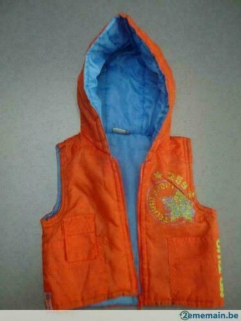 Oranje mouwloos vest met capuchon - Maat 68, Sans marque, Ophalen of Verzenden, Zo goed als nieuw, Jasje
