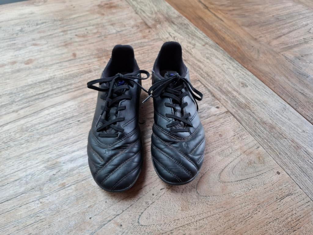 Voetbalschoenen zwart kipsta maat 35, Sport en Fitness, Voetbal, Ophalen of Verzenden, Gebruikt