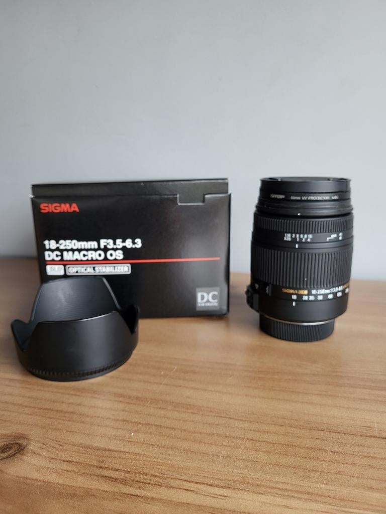 Sigma 18-250mm F3.5-6.3 DC Macro OS HSM, Enlèvement, Comme neuf, Objectif macro, Zoom