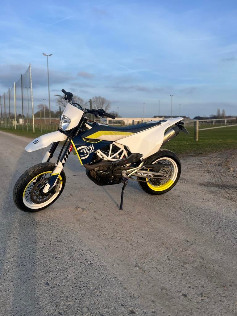 Husqvarna 701 supermoto, Motorrijbewijs A, Particulier, Sportuitlaat, 1 cilinder