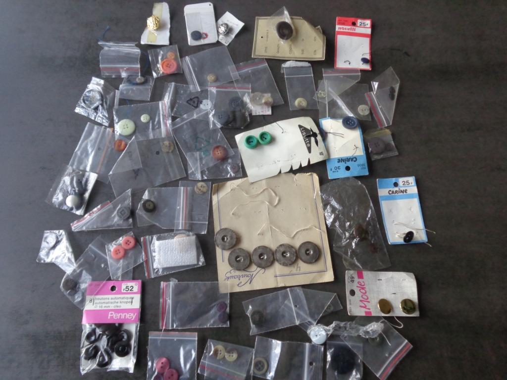 Lot pour la couture (boutons, dés, boucles...), Ophalen