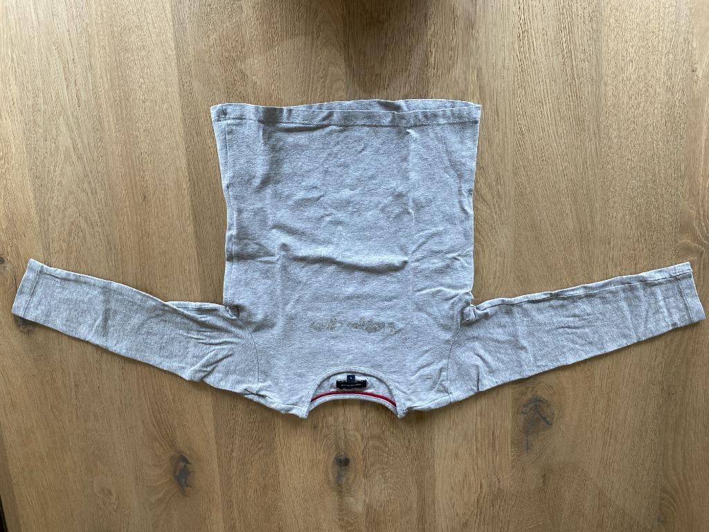 Tommy Hilfiger grijze longsleeve 5 jaar of maat 110, Kinderen en Baby's, Kinderkleding | Maat 110, Gebruikt, Jongen of Meisje