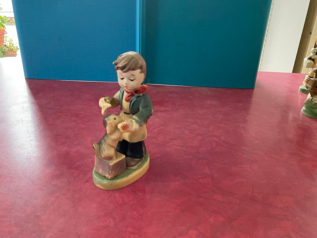 Vintage plastic beeldje in hummel stijl. Made in hong kong, Antiek en Kunst, Ophalen of Verzenden
