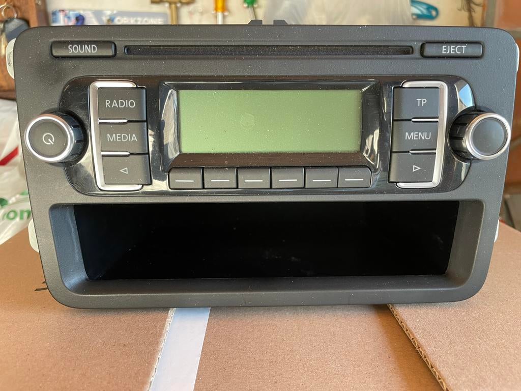 Originele VW Amarok radio met cd en aux., Ophalen of Verzenden, Nieuw