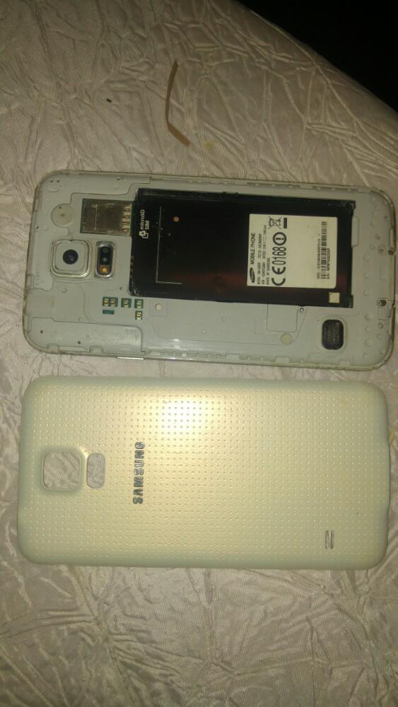 Gsm smartphone samsung galaxy s5 pour pièces blanc, Enlèvement ou Envoi, Utilisé, Samsung