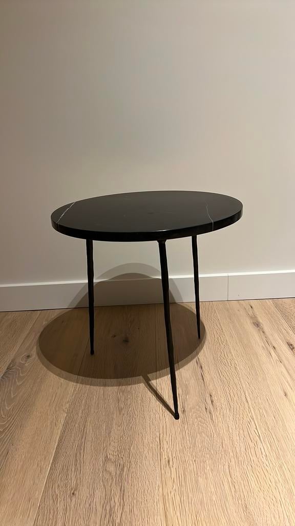 zwart marmeren bijzettafeltje Furnified, Rond, Moins de 55 cm, Comme neuf, Enlèvement