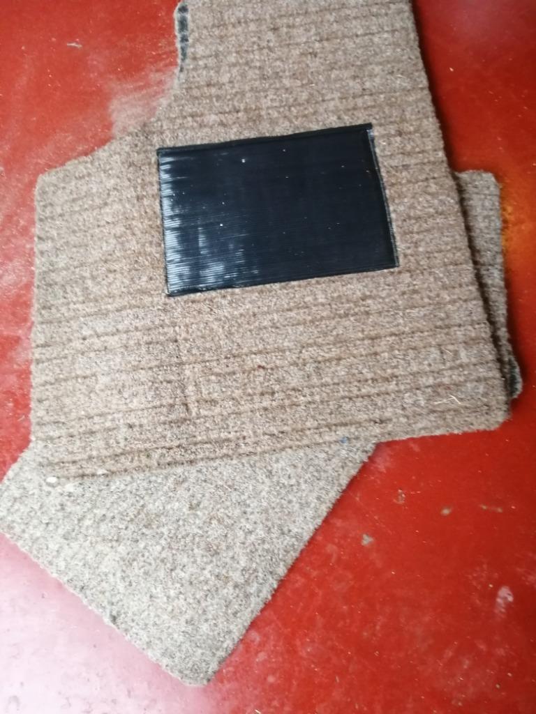 Tapis de voiture non utilisés, Enlèvement