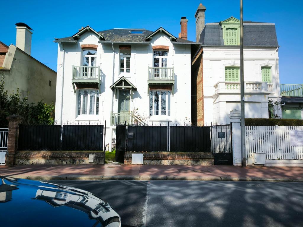 Superbe villa rénovée à Deauville - Emplacement privilégié, Maison individuelle, 7 pièces