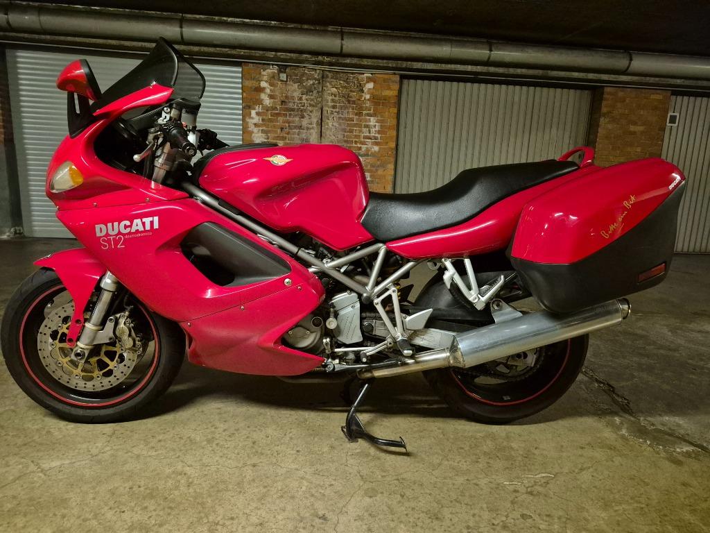 3 X DUCATI ST2, Plus de 35 kW, 2 cylindres, 944 cm³, Sport
